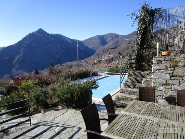 Schöne Ferienwohnung in Trarego mit Pool und Seesicht