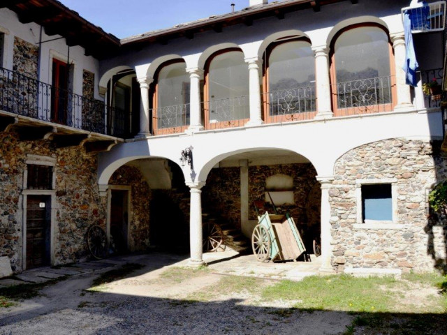 Anzola: Doppelhaushäfte in einem ehemaligen Kloster in der Nähe von Verbania Lago Maggiore und des National Park Vall Grande