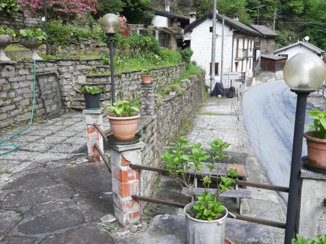 Ponte Spoccia kleines renoviertes Haus mit Garten und Autoabstellplatz