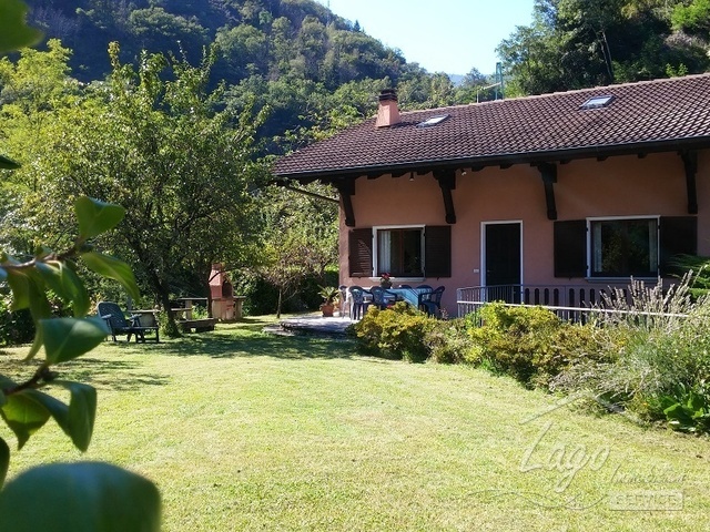 Cannobio Ortsteil Traffiume Einfamilienhaus mit Garten
