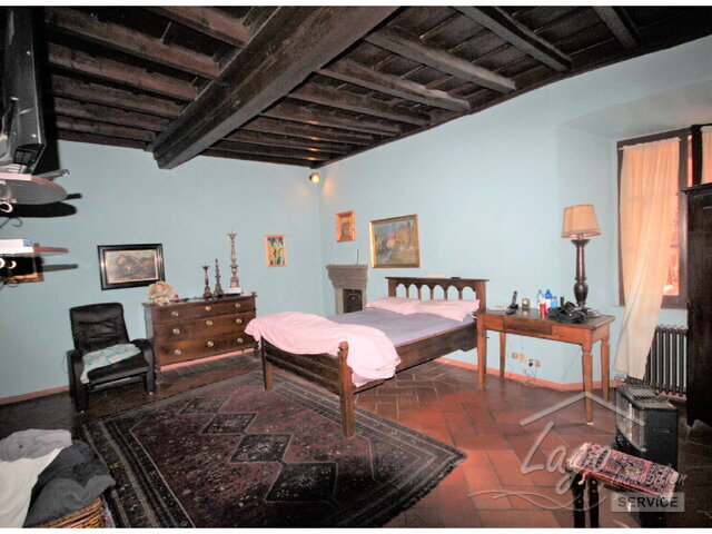 Cannobio Prestigeträchtiger historischer Palast von ca. 1700 auf drei Etagen mit privatem Innenhof
