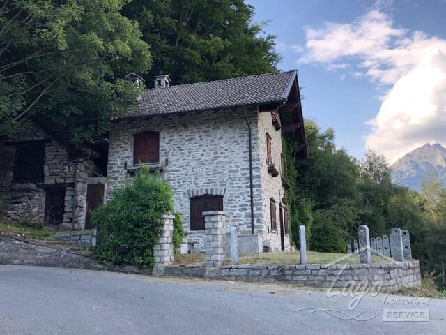 Im Antigorio Tal in der Ortschaft Viceno di Crodo wird dieses kompl. Renoviertes Rustico angeboten.