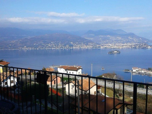 Stresa: Villa in Hanglage mit wunderschönen Blick auf den Lago Maggiore und den Inselen