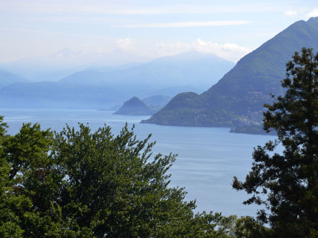 Stresa Historische Villa mit schöner Seesicht auf den Lago Maggiore.
