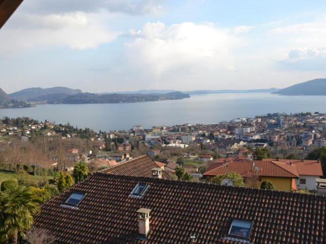 Verbania  Doppelhaushälfte mit sehr schönen Blick auf den Lago Maggiore und Garten
