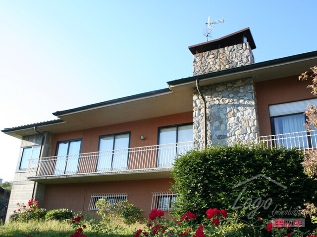 Villa mit See Sicht, überdachte Schwimmbad und Dependance in Germignaga