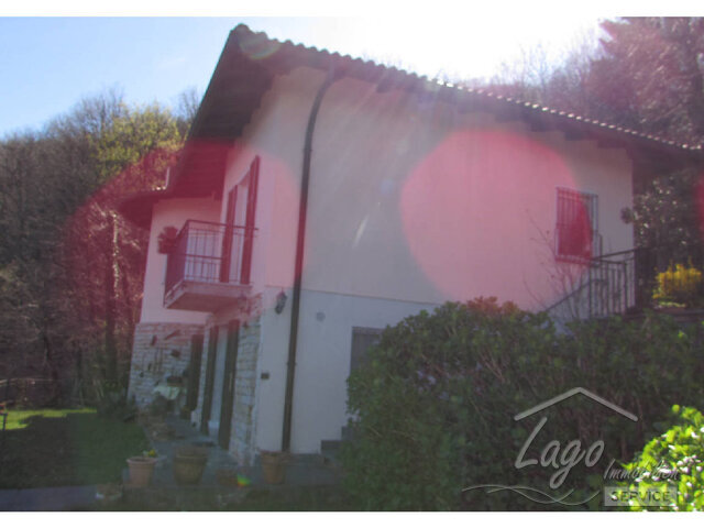 Cannobio Ortsteil Nizzolino / Sant Agata freistehende Villa mit grossem Garten und wunderschöne Sicht auf den Lago Maggiore