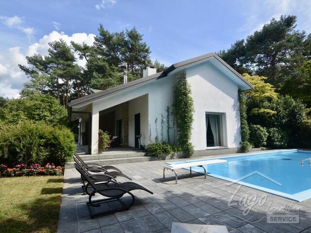 Ranco Lombardie Bezauberndes Villa mit großem Park und beheiztem Pool