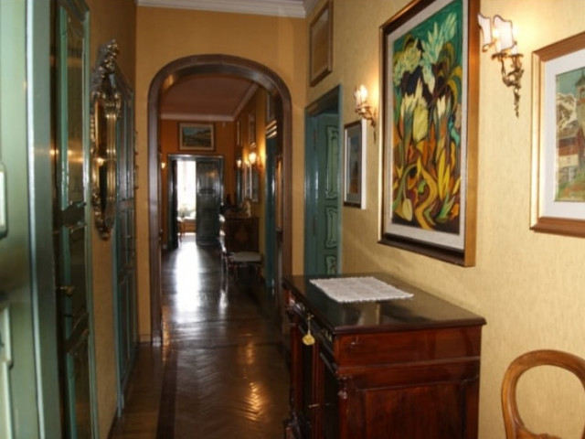 ROM  Appartement in Villa der Epoche