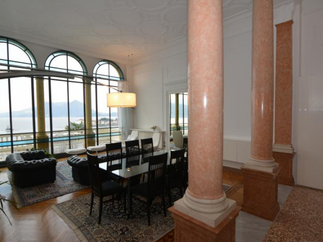 Stresa Luxusapartment zum Verkauf in einer prestigeträchtigen Villa aus dem späten 19. Jahrhundert.