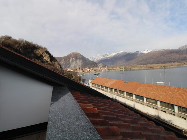 Ortschaft Feriolo Wohnung mit grosser Terrasse und einem wunderbaren Blick auf den Lago Maggiore