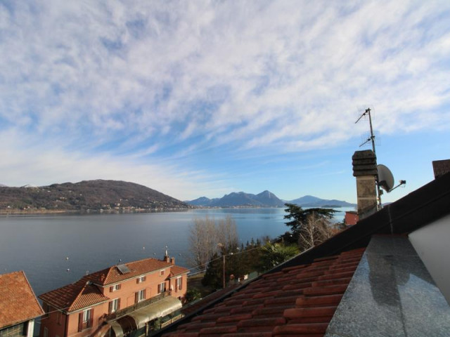 Ortschaft Feriolo Wohnung mit grosser Terrasse und einem wunderbaren Blick auf den Lago Maggiore