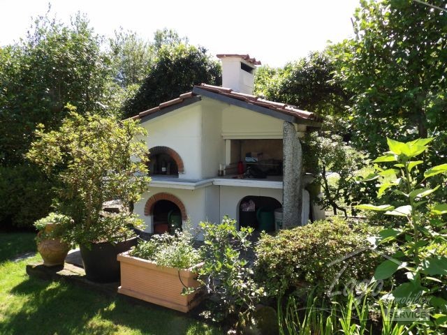 Baveno-Feriolo Villa mit teilweiser See Sicht und Garten
