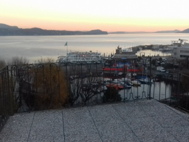 Intra-Verbania kleine Wohnung direkt an der Uferpromenade mit Blick auf den Lago Maggiore