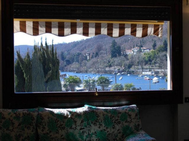Ortschaft Solcio südlicher Lago Maggiore Wohnung  mit schöner See Sicht und ganz in der Nähe deR See Promenade